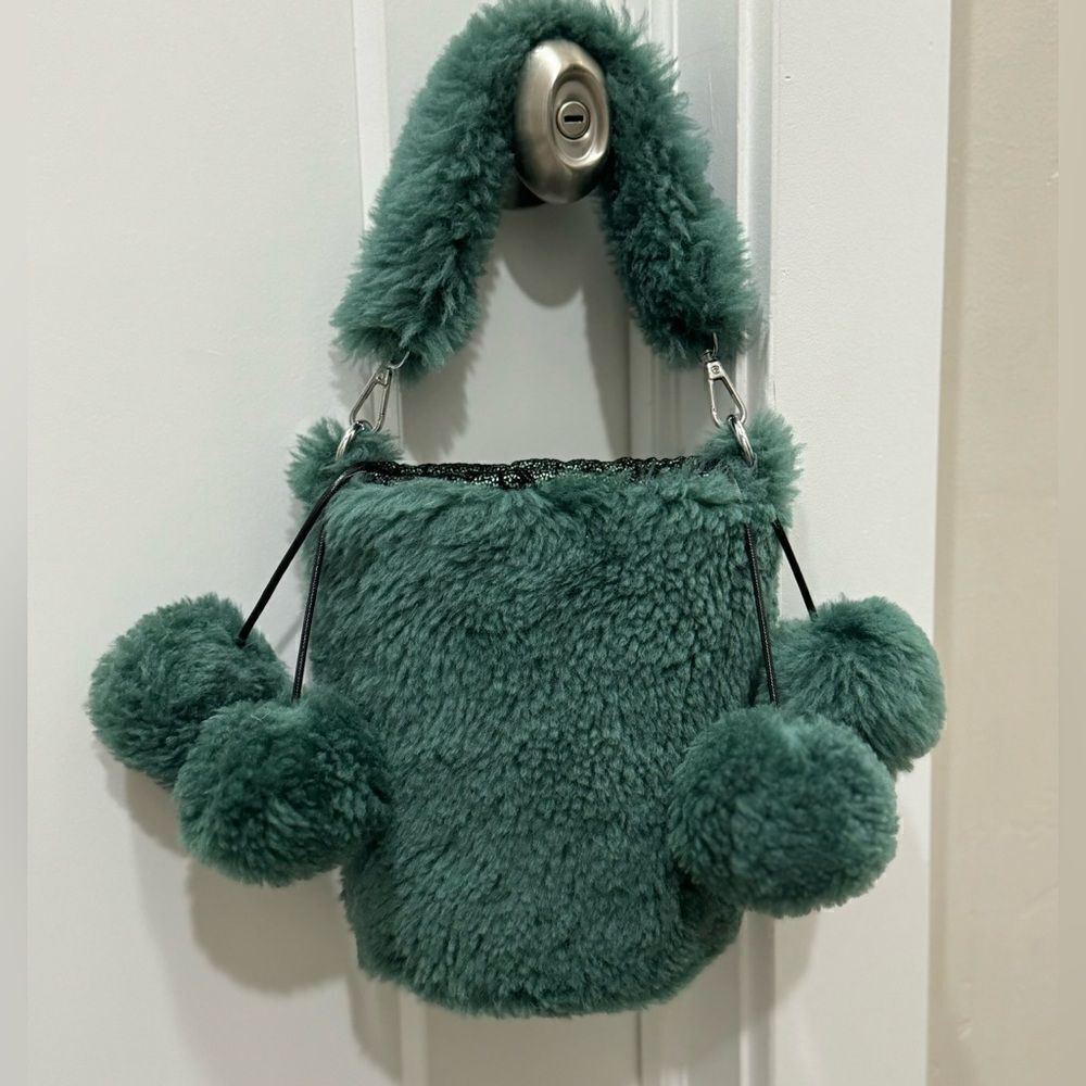 Chic Design Handmade Genuine Shearling Drawstring Bucket Bag & Multi Style Use - Picture 3 of 15